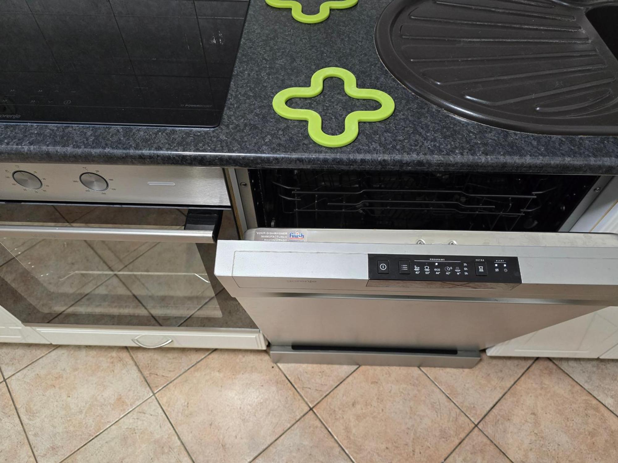 アパートメンツ デニス トールミン 部屋 写真