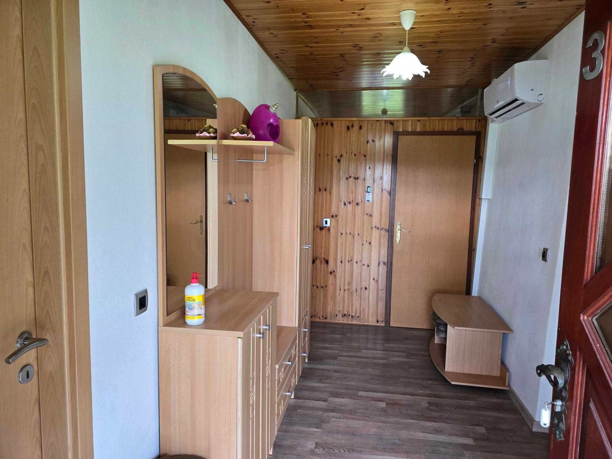 アパートメンツ デニス トールミン 部屋 写真